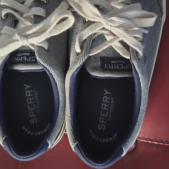 Sperry Topsides - Picture 2 of 6